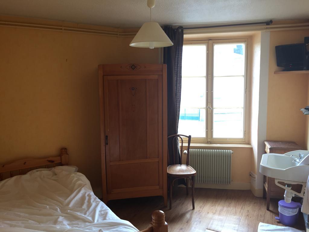 Hotel Saint Pierre Les Sauvages  Room photo